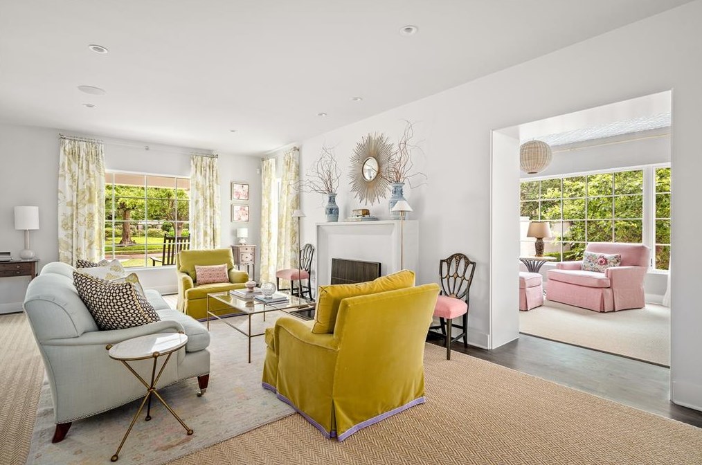 2209 Pine Valley Dr, Houston TX  77019-3510 exterior