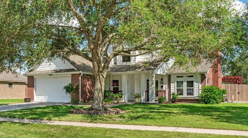 1255 E Adoue St, Alvin, TX 77511