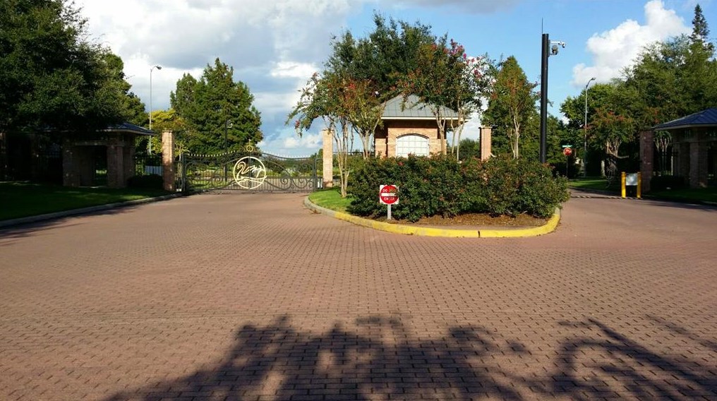 12447 Shady Downs Dr, Houston TX  77082-5657 exterior
