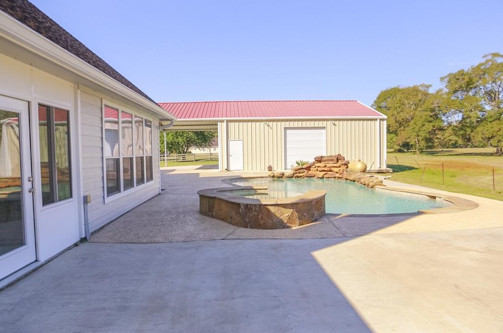 17851 Hales Rd, Batson, TX 77519-7997