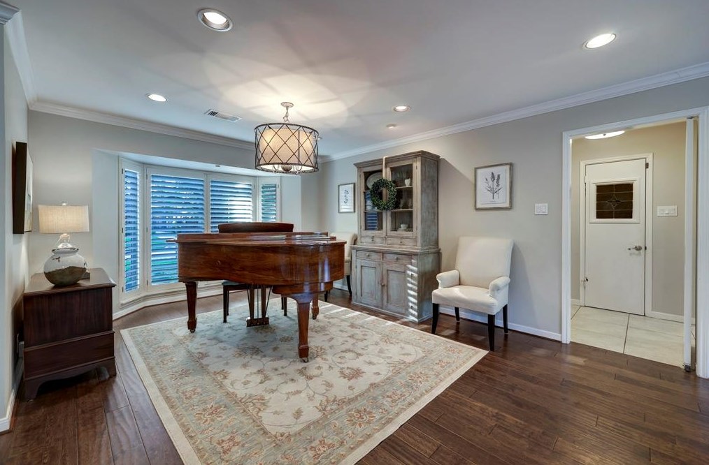 722 Electra Dr, Houston TX  77024-4747 exterior