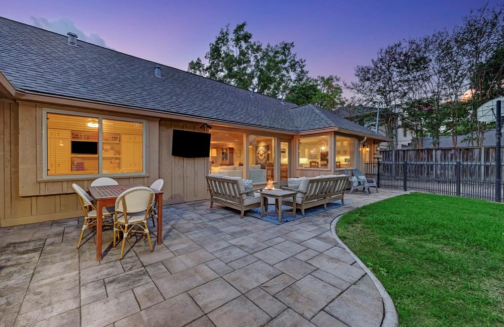 722 Electra Dr, Houston TX  77024-4747 exterior