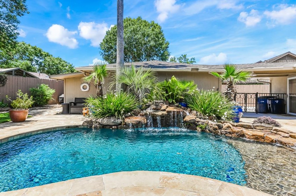 18634 Upper Bay Rd, Houston, TX 77058-4232
