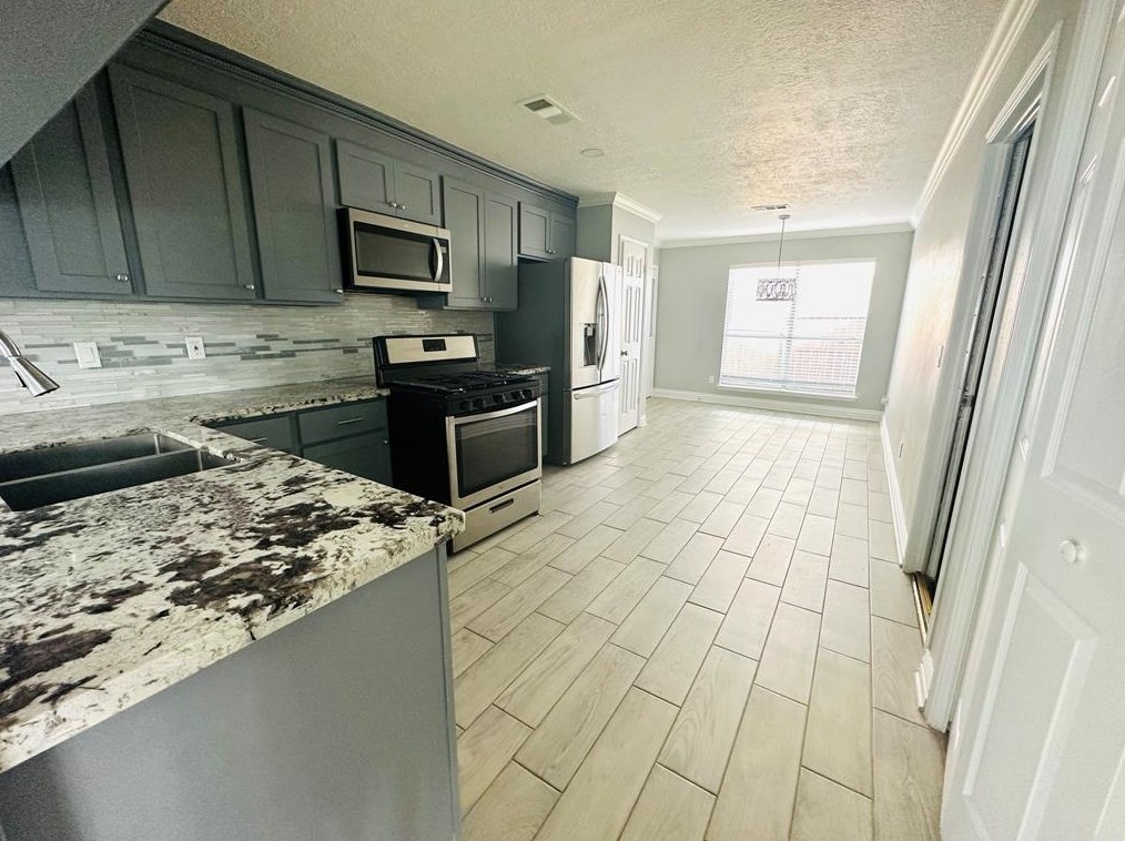 1610 Clear Valley Dr, Houston TX  77014-2692 exterior