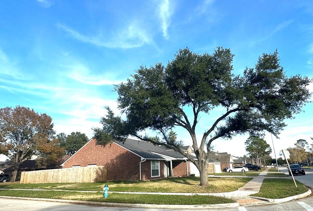 1610 Clear Valley Dr, Houston, TX 77014