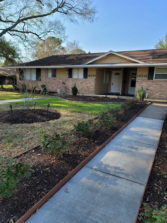 16520 Diana Ln, Houston, TX 77062