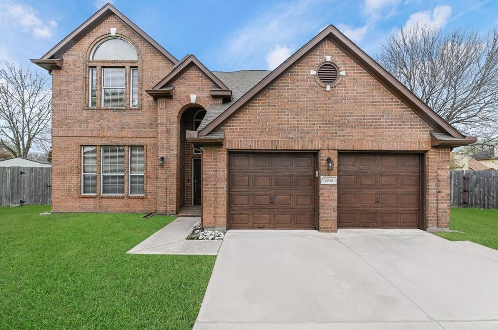 7935 Sundance Ct, Baytown, TX 77521-8398