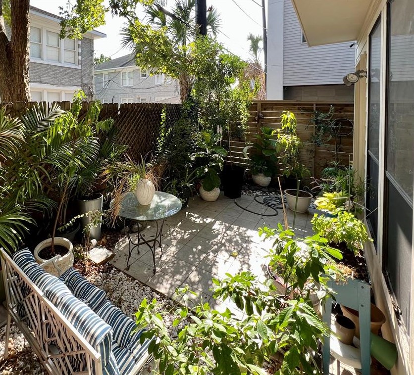 605 Polk St, Houston TX  77019-4422 exterior