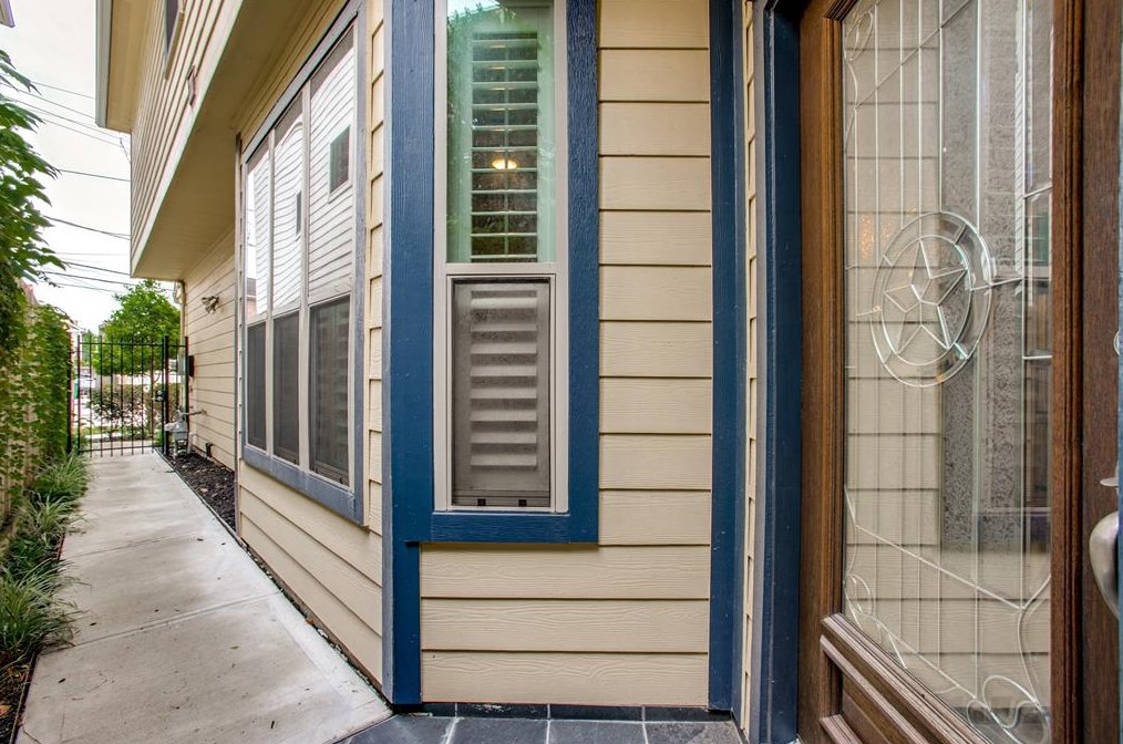 5211 Larkin St, Houston, TX 77007-1922