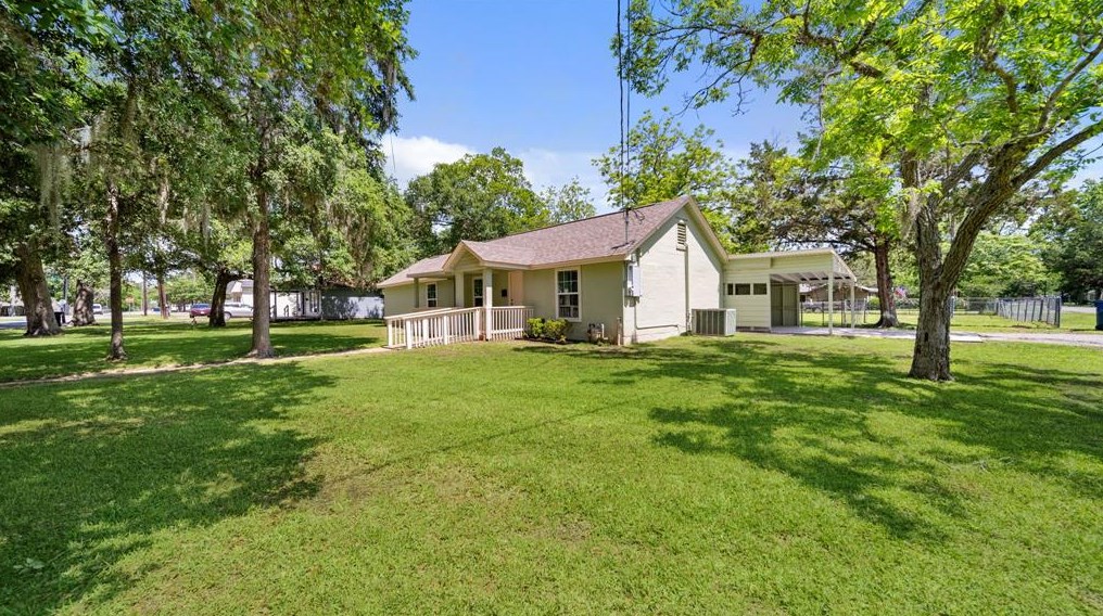 102 Hackberry St, Sugar Valley, TX 77480-3114