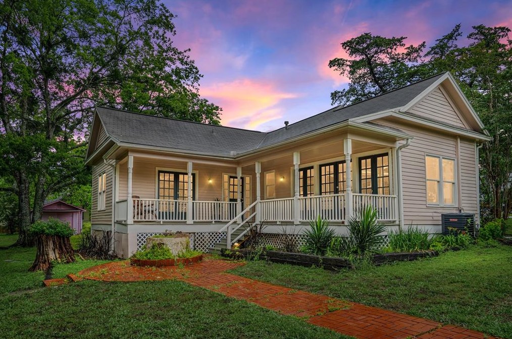 806 E Main St, Bellvue, TX 77418