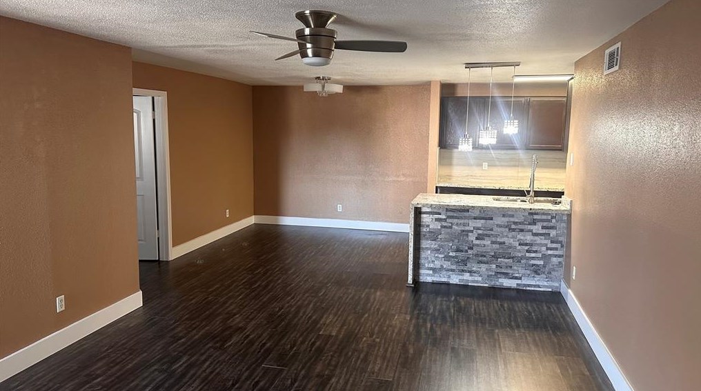 10793 Braes Bend Dr, Houston, TX 77071