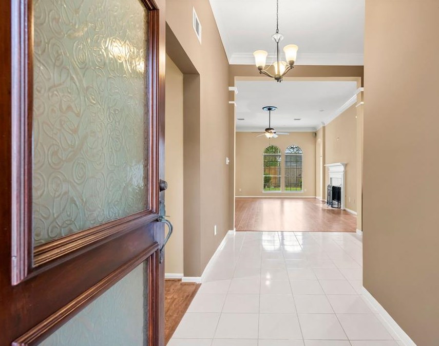 702 Knoll Forest Dr, Sugar Land, TX 77479