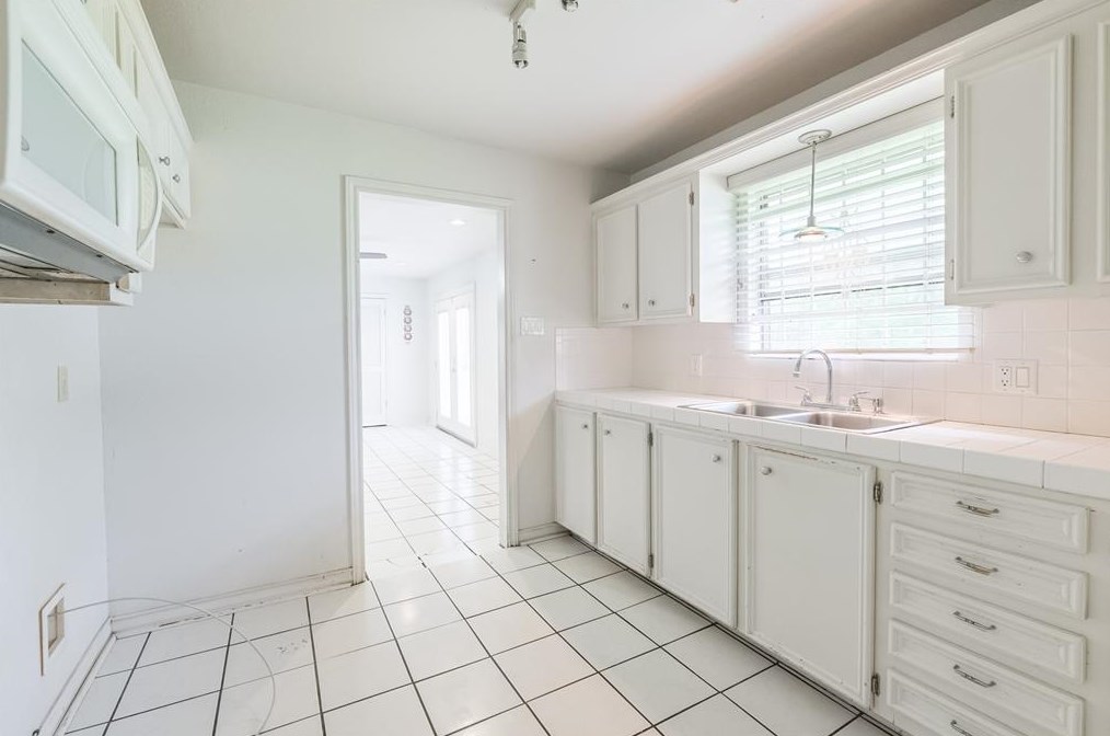 7833 Bonaire St, Houston TX  77028-5211 exterior