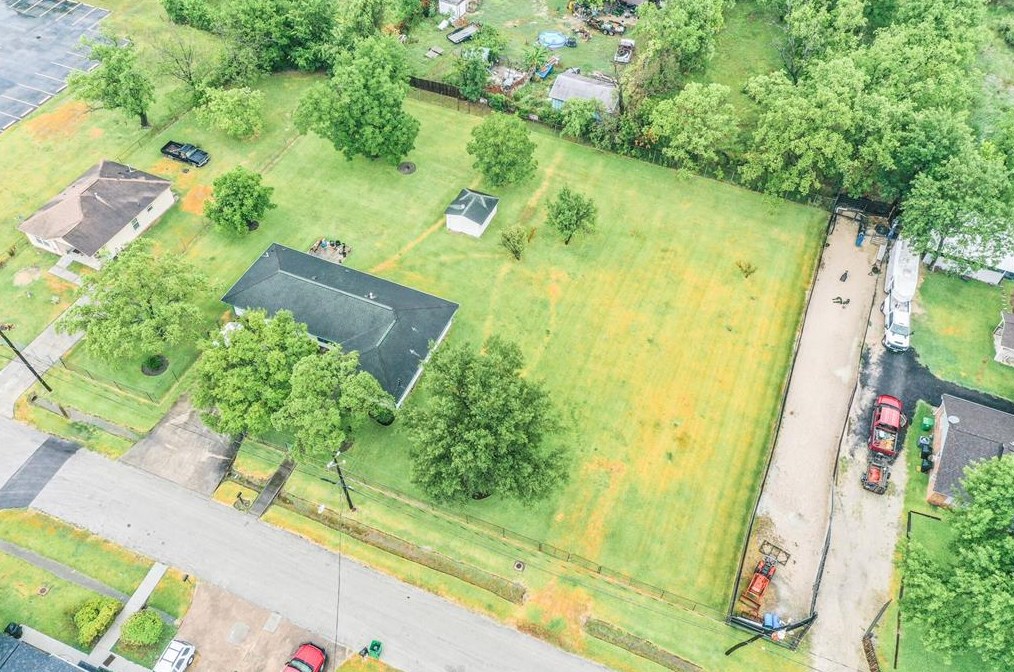 7833 Bonaire St, Houston, TX 77028-5211
