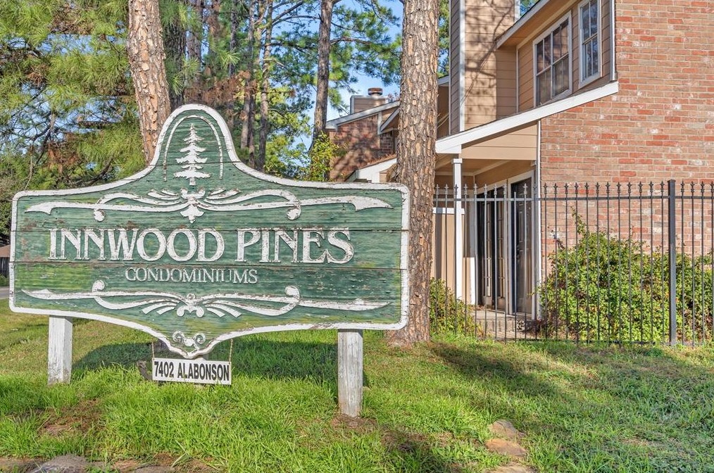 7402 Alabonson Rd, Houston, TX 77088-5354