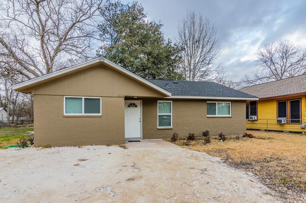 1512 Snyder St, Alvin, TX 77511-5861
