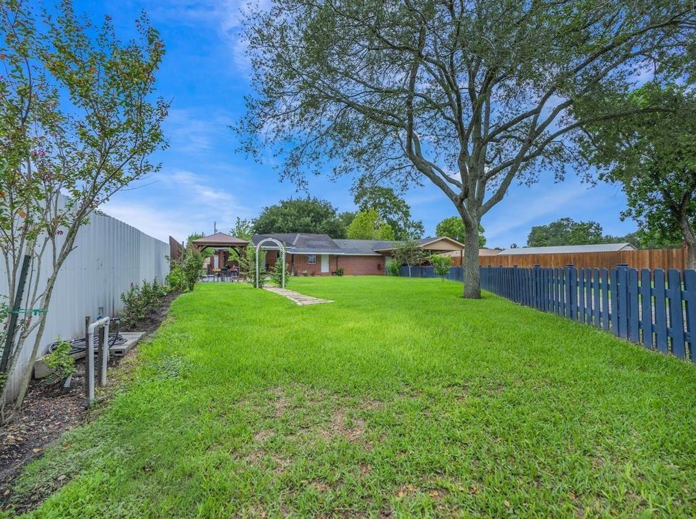 13117 Player, Houston TX  77045-3105 exterior