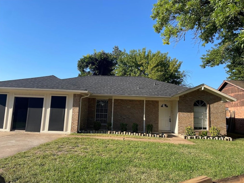 1707 Chippawa Ln, Pasadena, TX 77504-3211