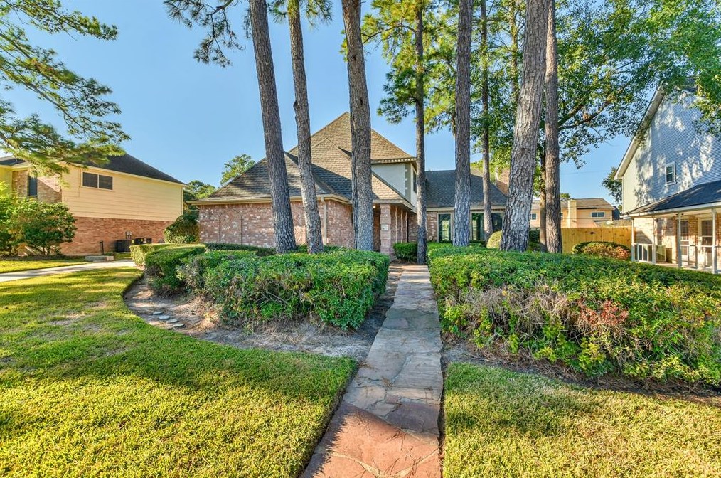 5214 Spanish Oak Dr, Houston, TX 77066-2819