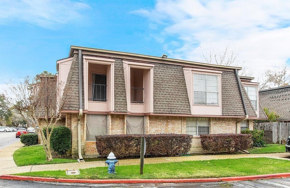 12633 Memorial Dr Apt 148, Houston, TX 77024