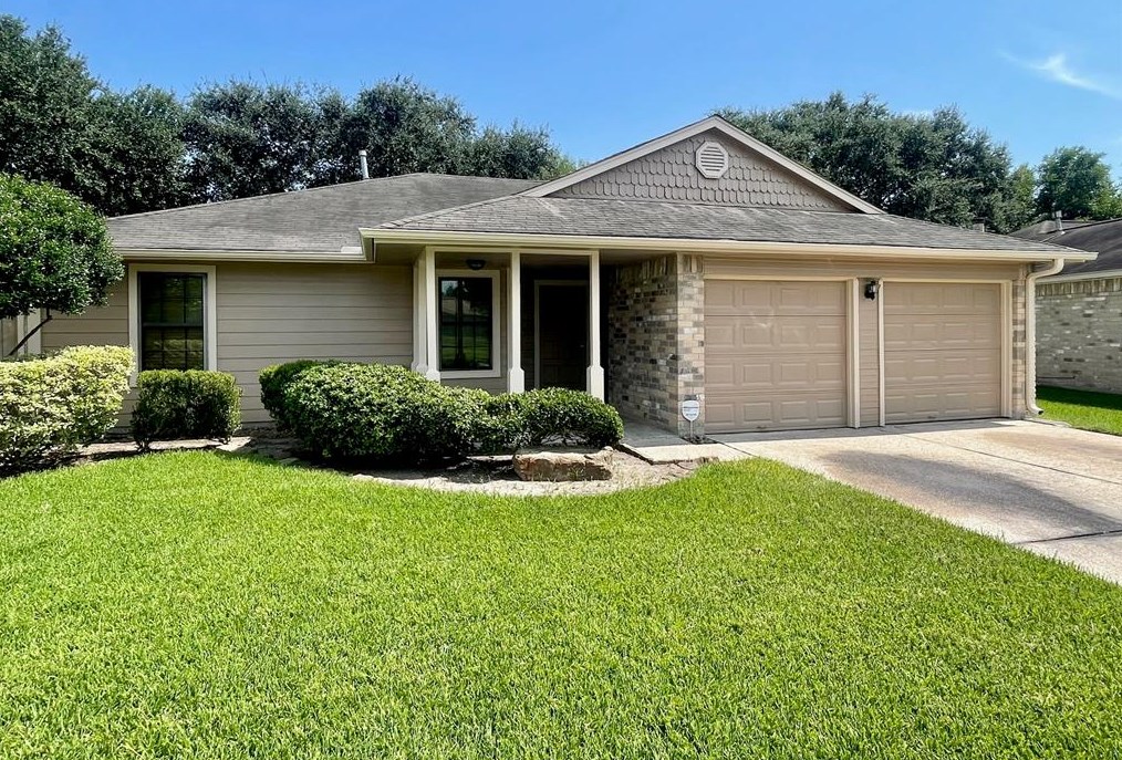 1146 Maple Creek Dr, Morgans Point, TX 77571