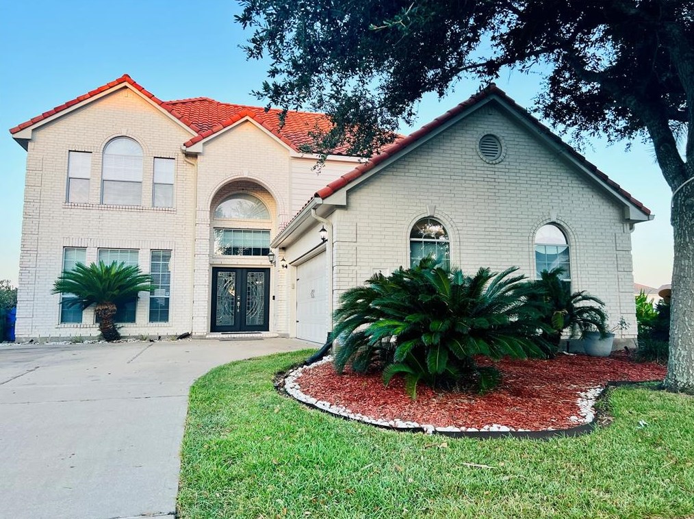 2 Mira Loma Dr, Manvel, TX 77578