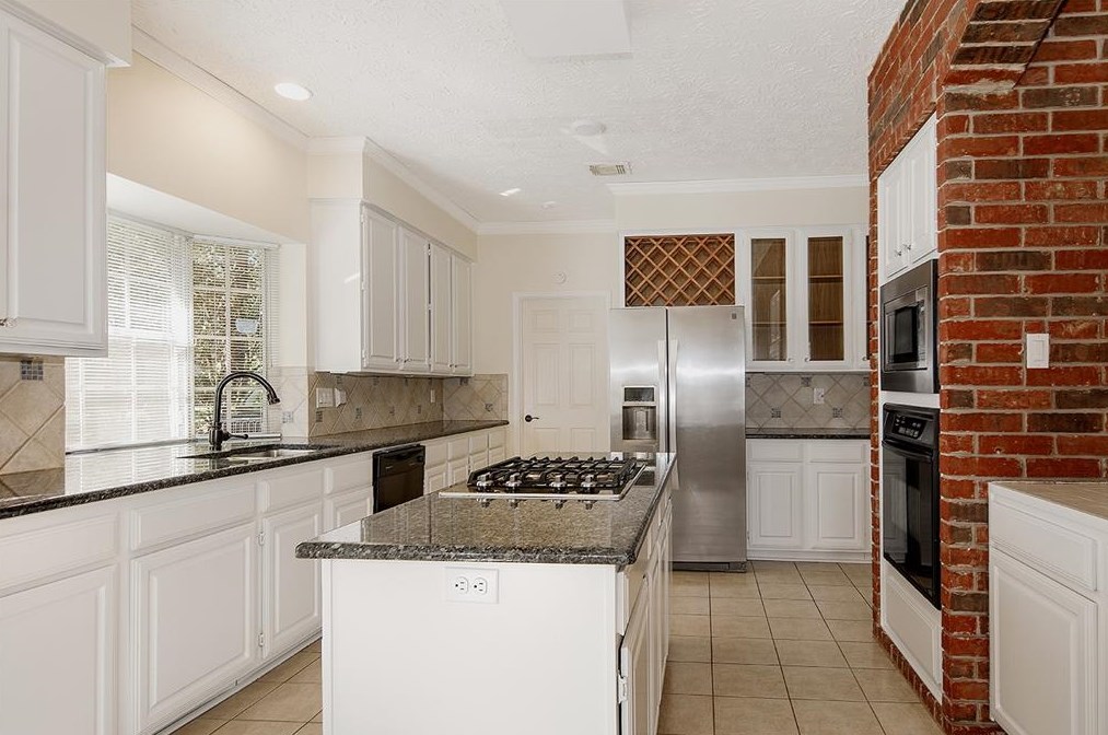 18 Spotted Deer Dr, Spring TX  77381-3259 exterior