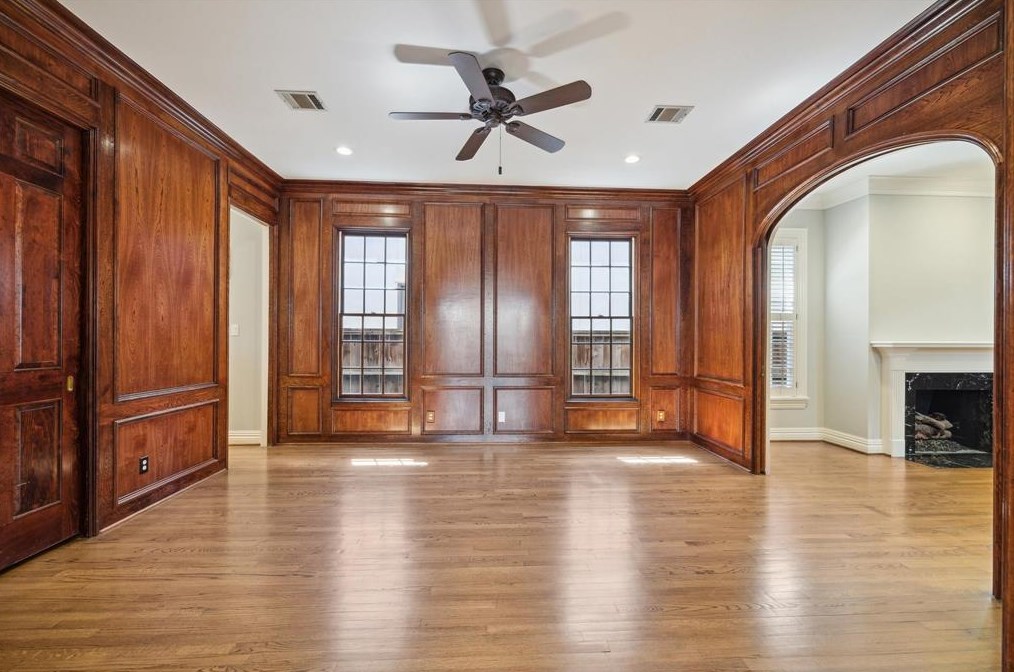 6433 Sewanee Ave, Houston, TX 77005-3759