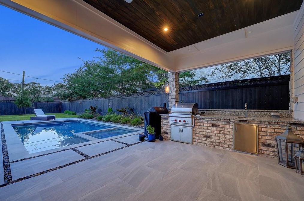 1245 Chippendale Rd, Houston TX  77018-5234 exterior