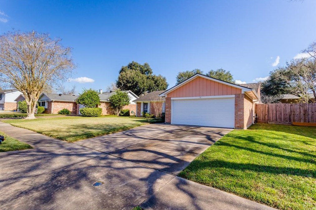 412 Land Grant Dr, Richmond, TX 77406