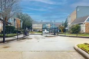 2323 Fairwind Rd, Houston, TX 77062 - Photo 2