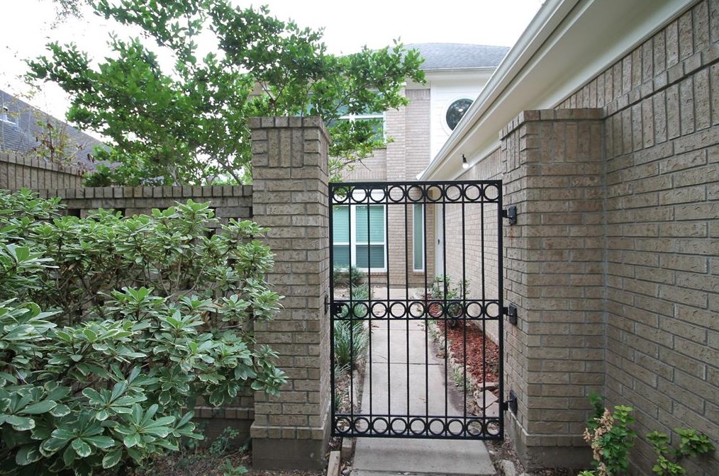 1454 Forest Home Dr, Houston, TX 77077