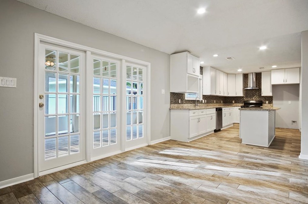 7519 Deep Forest Dr, Houston TX  77088-6719 exterior