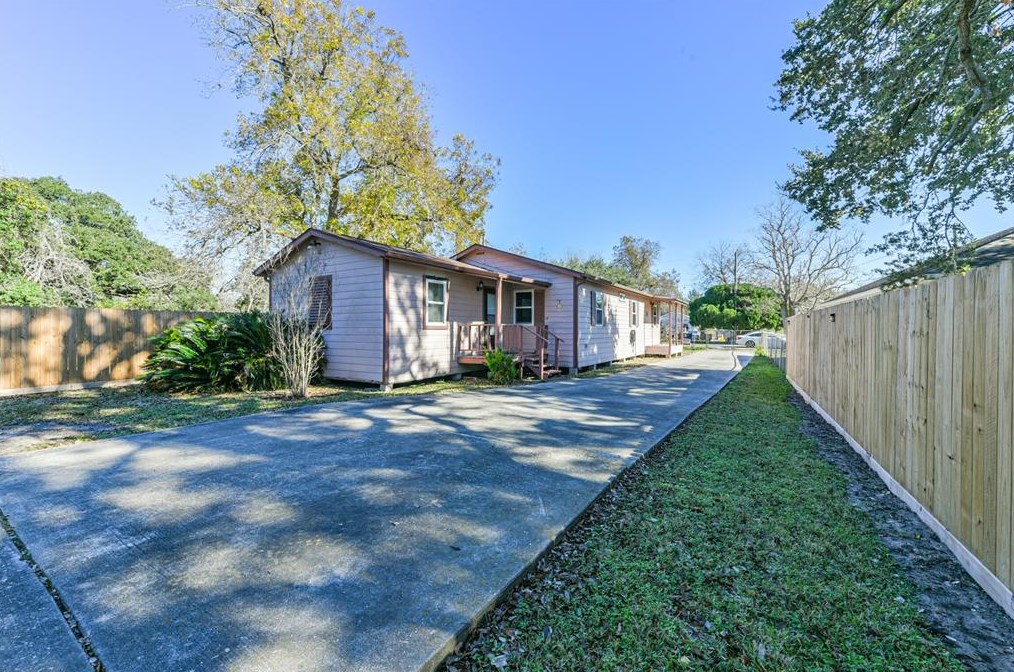 317 S Albert St, Texas City, TX 77591