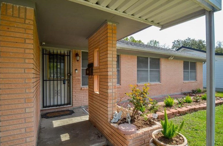 2130 Counter Point Dr, Houston, TX 77055-1708