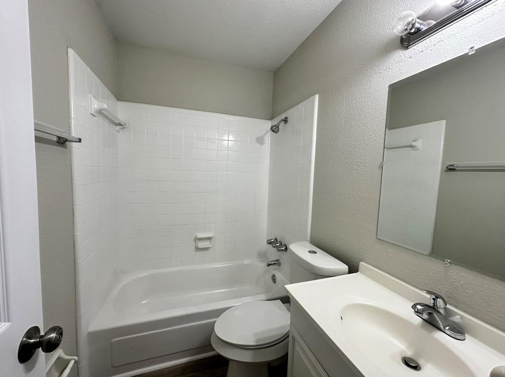 1016 E Walker St #6, League City, TX 77573