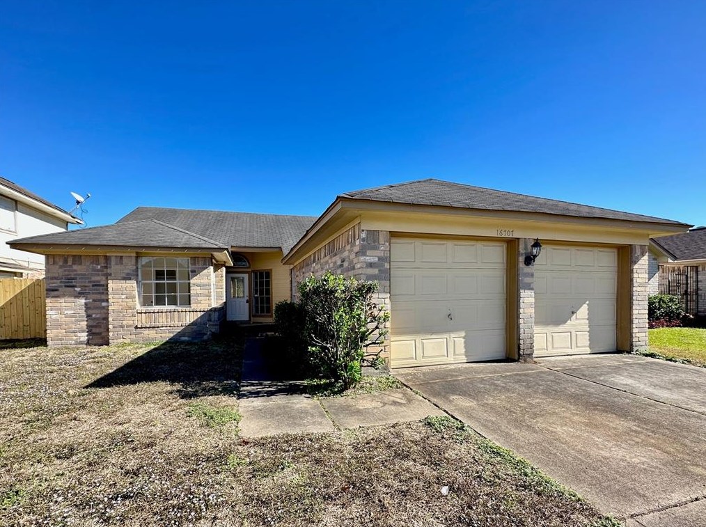 16707 Village Trace Dr, Houston, TX 77053