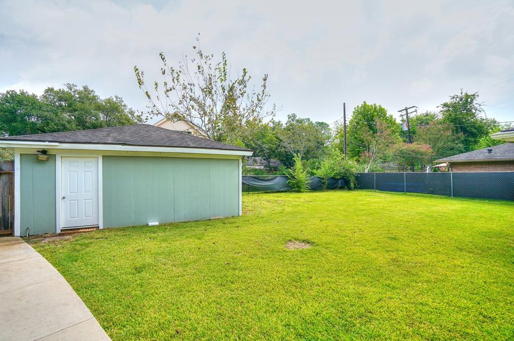 11903 Mullins Dr, Houston TX  77035-4351 exterior