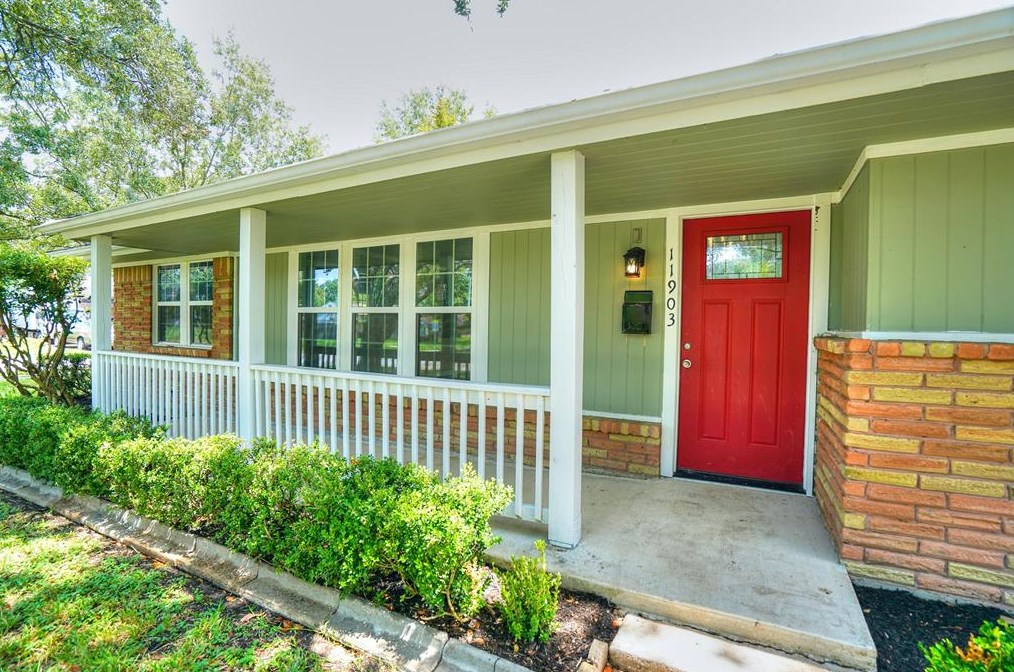 11903 Mullins Dr, Houston TX  77035-4351 exterior