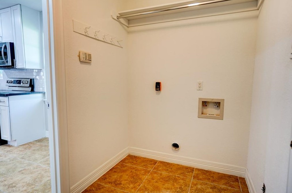 11903 Mullins Dr, Houston TX  77035-4351 exterior