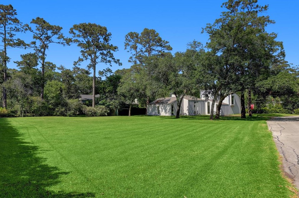 320 Blalock Rd, Houston TX  77024-6527 exterior