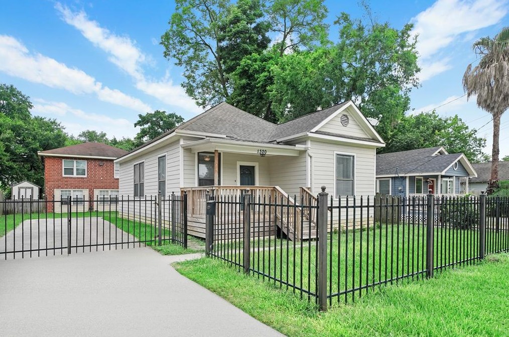 1320 Idylwild St, Houston, TX 77009