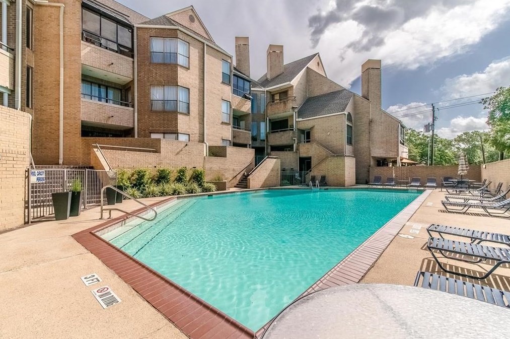 5200 Weslayan St, Houston TX  77005-1094 exterior