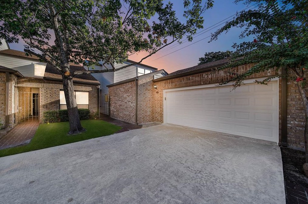 2555 Bering Dr, Houston, TX 77057-4924