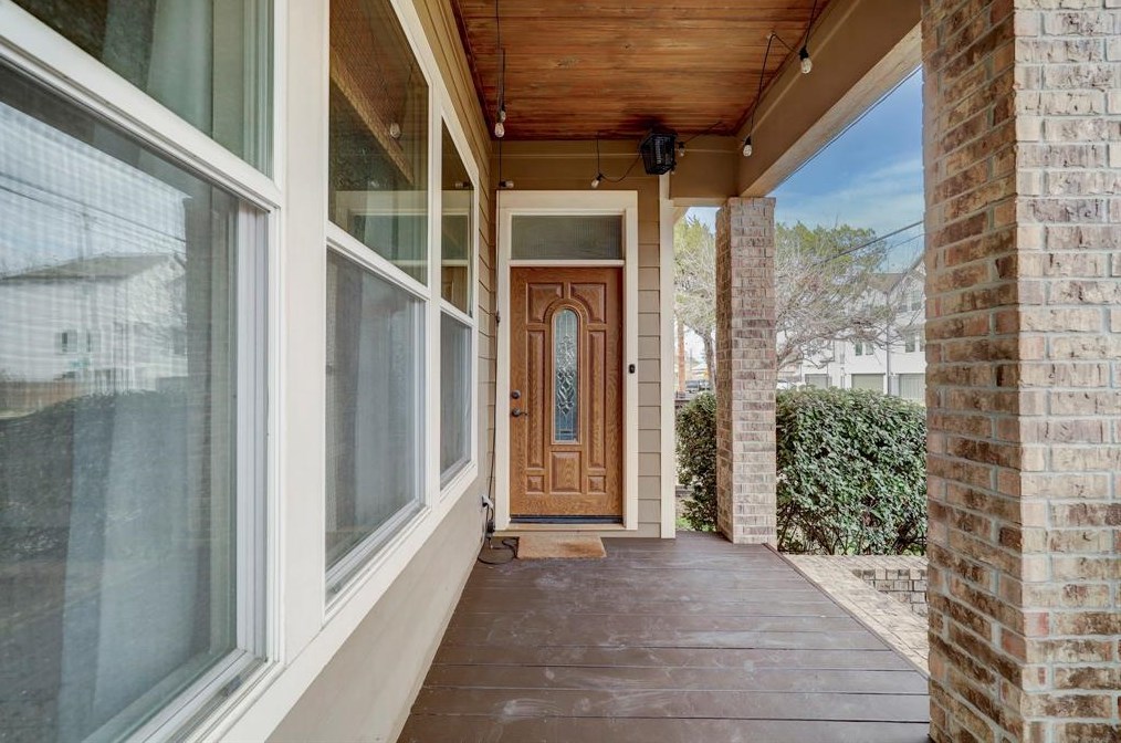 2411 Everett St, Houston TX  77009-7805 exterior