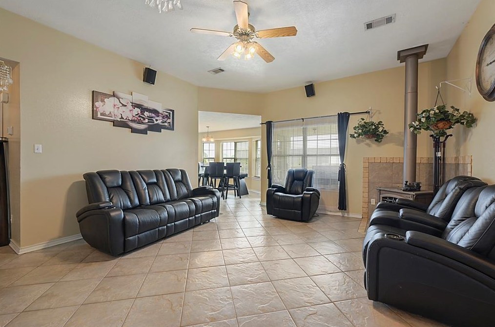 3983 Tiffany Trl, College Station, TX 77845-8372