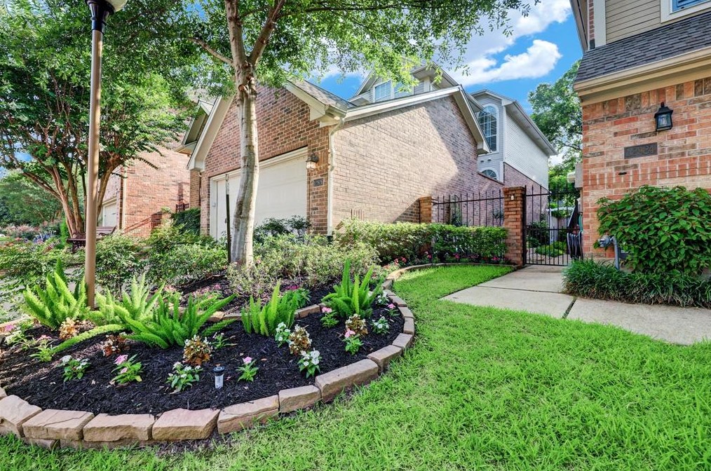 12924 Kingsbridge Ln, Houston, TX 77077-2263