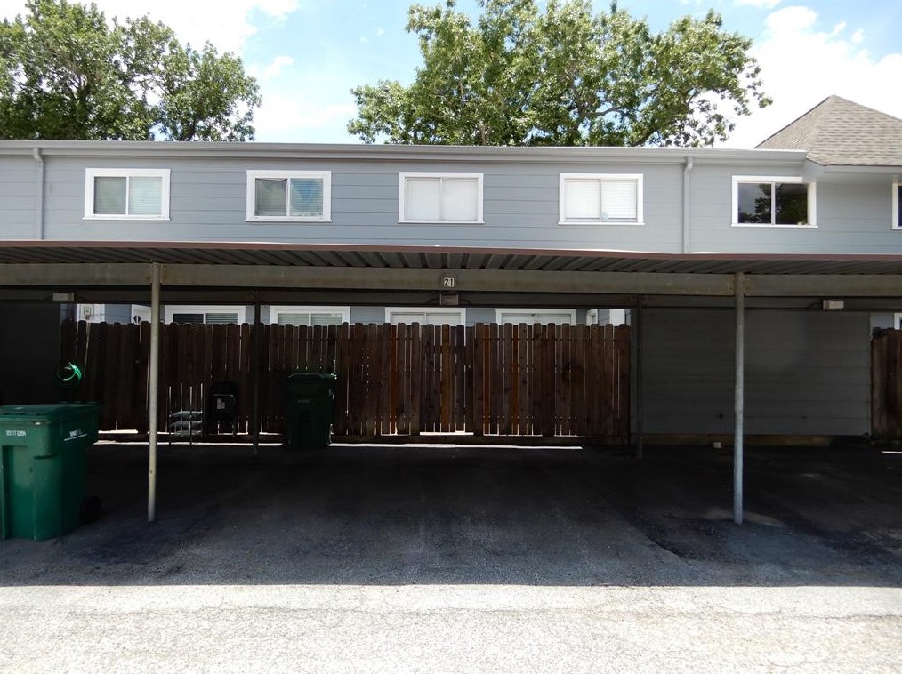 11002 Hammerly Blvd, Houston TX  77043-1900 exterior