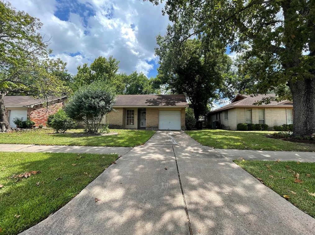 3407 Westhampton Dr, Houston, TX 77045-5735